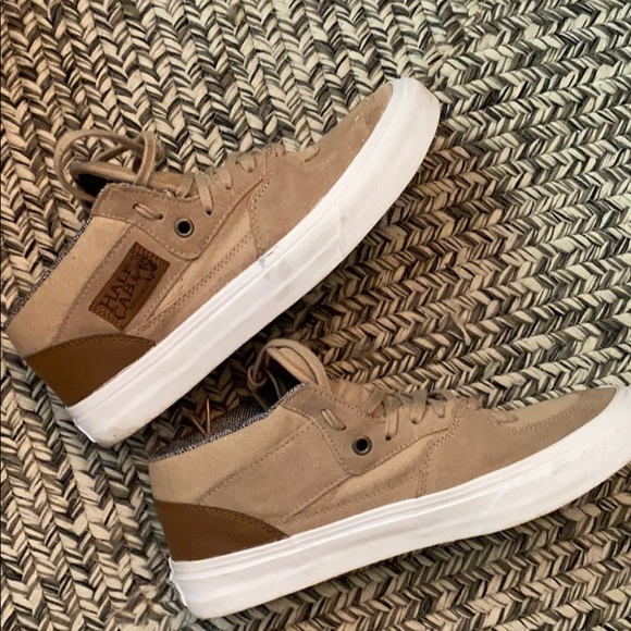vans half cab tan